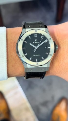 HUBLOT Classic Fusion Titanium Black Shiny 42 Replica: The perfect choice for meticulously recreating luxury and modernity photo review
