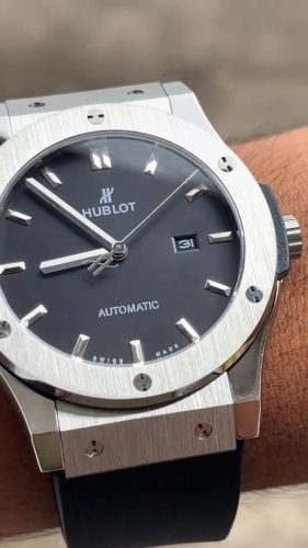 Hublot Classic Fusion Ladies 582.NX.1170.RX 33mm Rubber Band Automatic photo review